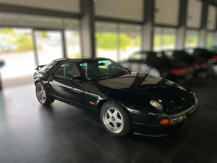 Porsche 928