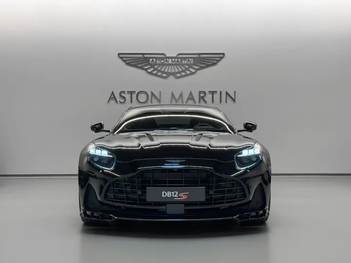 Aston Martin DB12