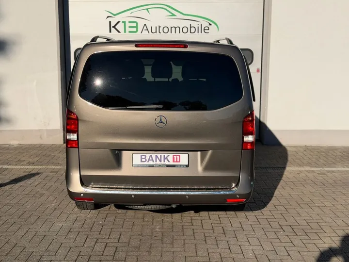 Mercedes-Benz V 220