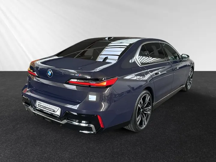 BMW i7