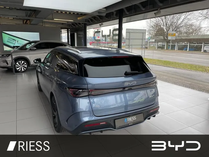 BYD SEAL 6
