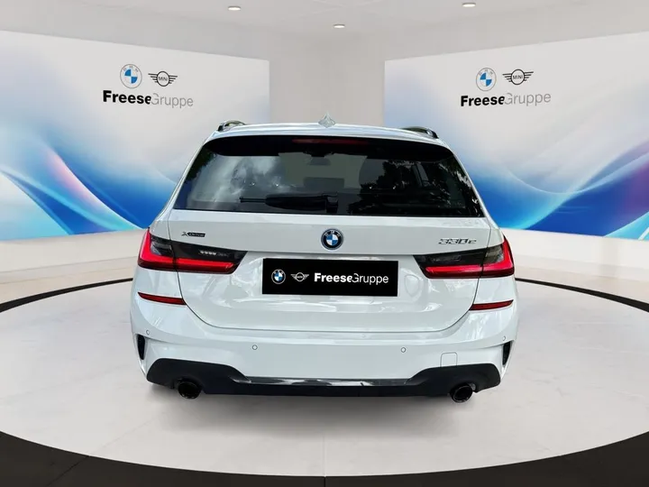 BMW 330