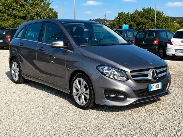 Mercedes-Benz B 180