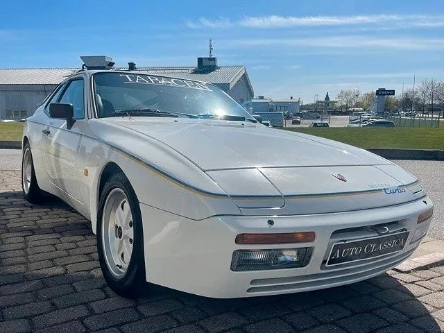 Porsche 944