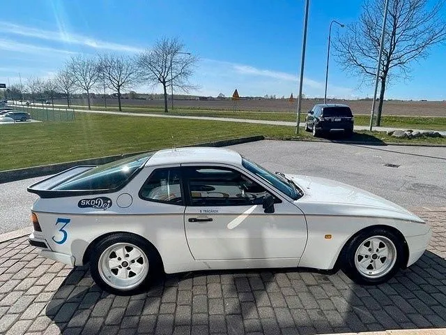 Porsche 944