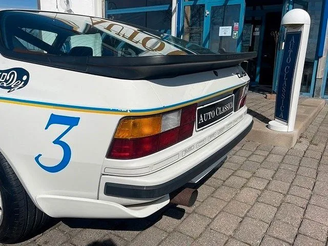 Porsche 944