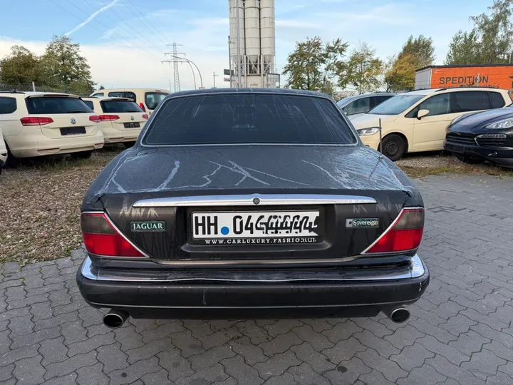 Jaguar XJ