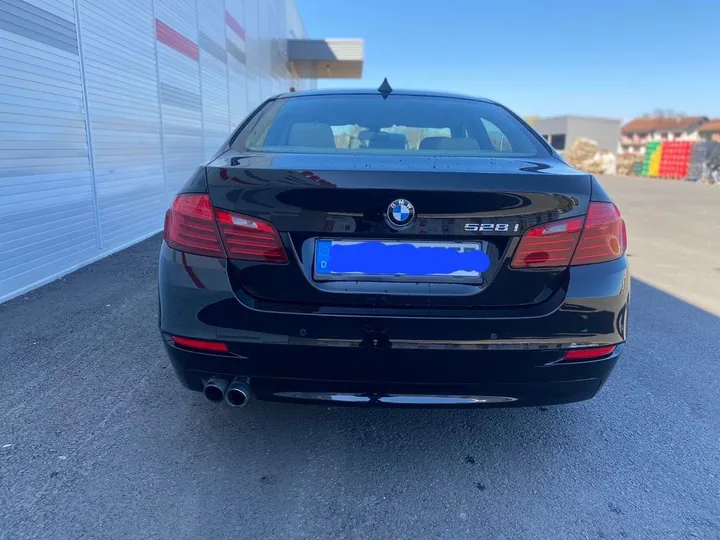 BMW 528
