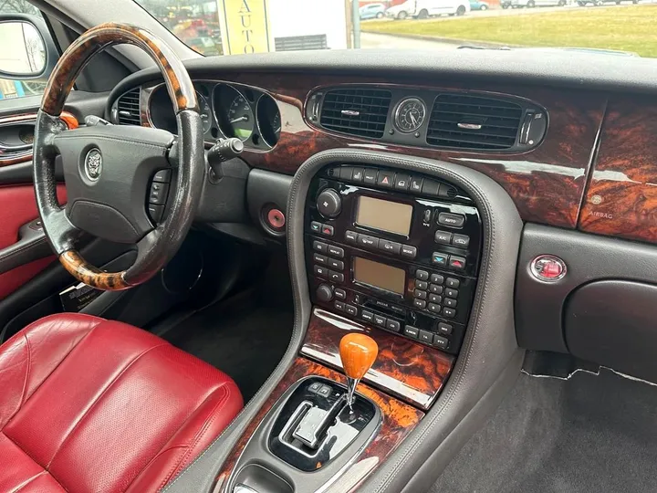 Jaguar XJ8