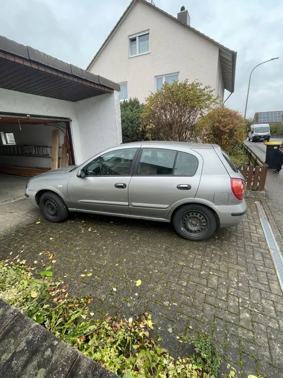 Nissan Almera