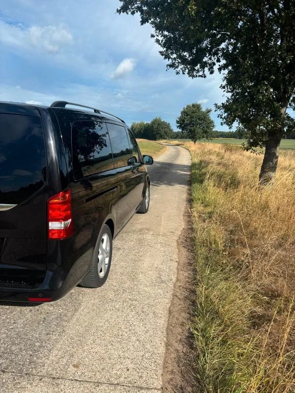 Mercedes-Benz V 220
