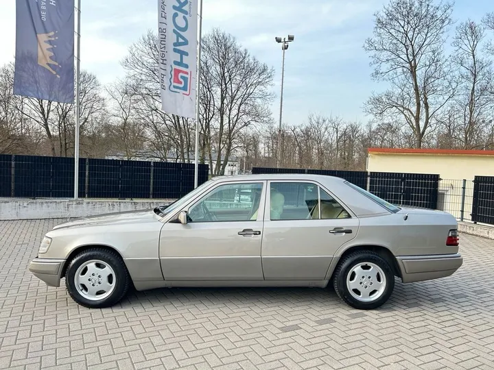 Mercedes-Benz E 250