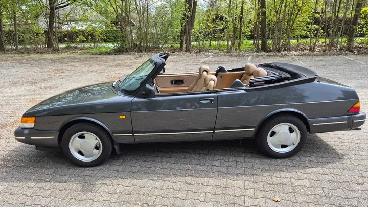 Saab 900