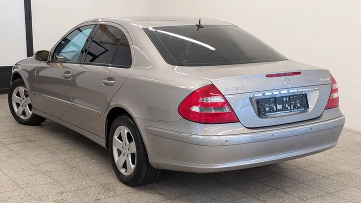 Mercedes-Benz E 320