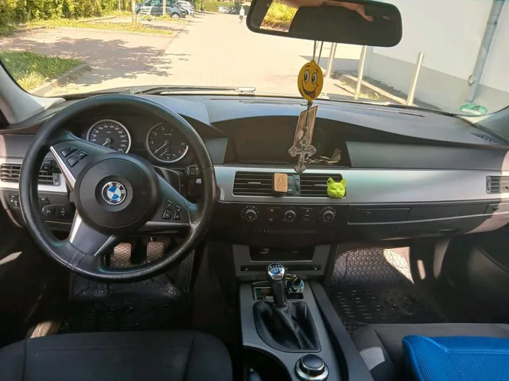 BMW 523