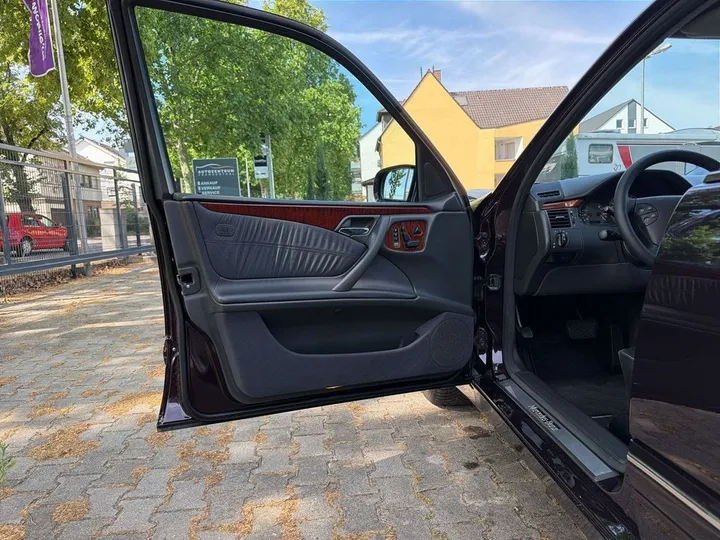 Mercedes-Benz E 430