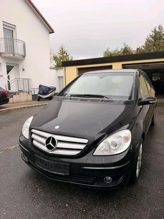 Mercedes-Benz B 200