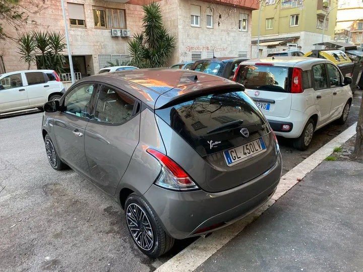 Lancia Ypsilon