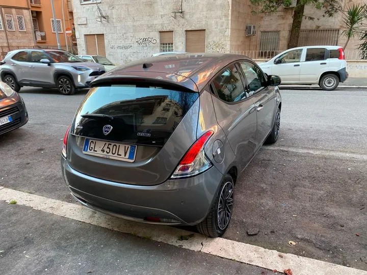 Lancia Ypsilon