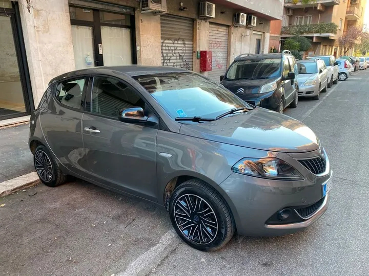 Lancia Ypsilon