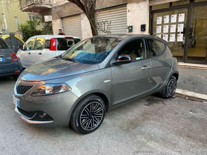Lancia Ypsilon