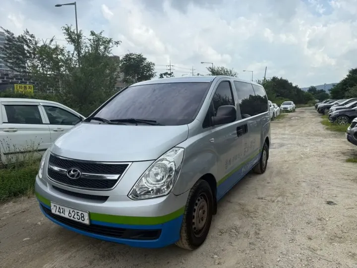 Hyundai Starex