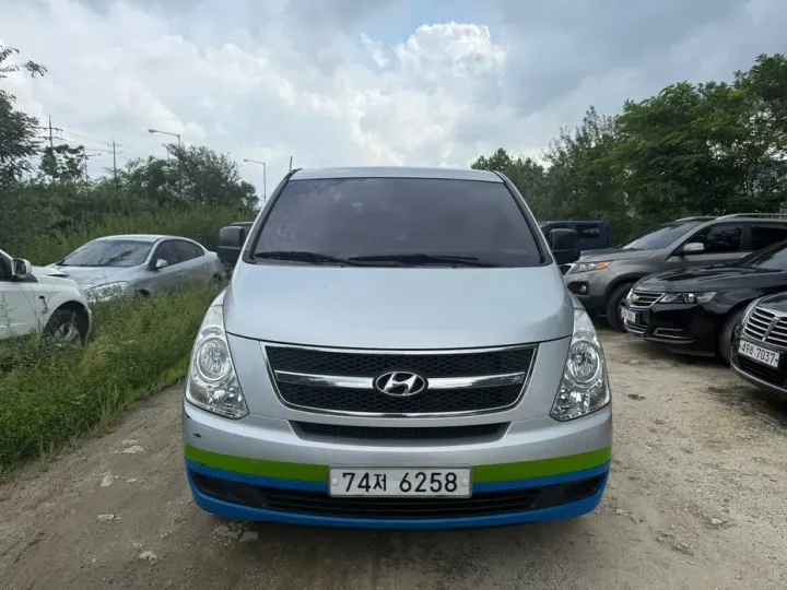 Hyundai Starex