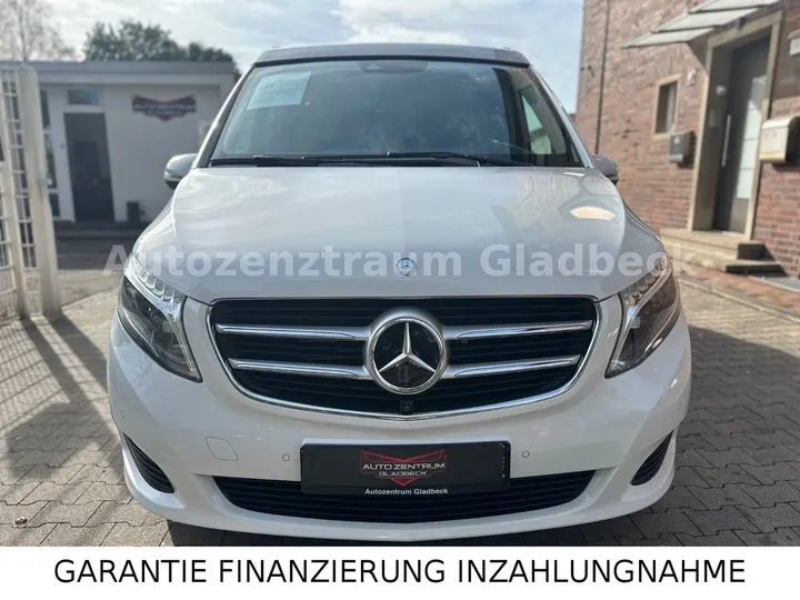 Mercedes-Benz 220