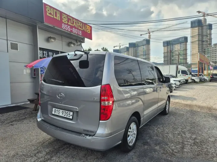 Hyundai Starex
