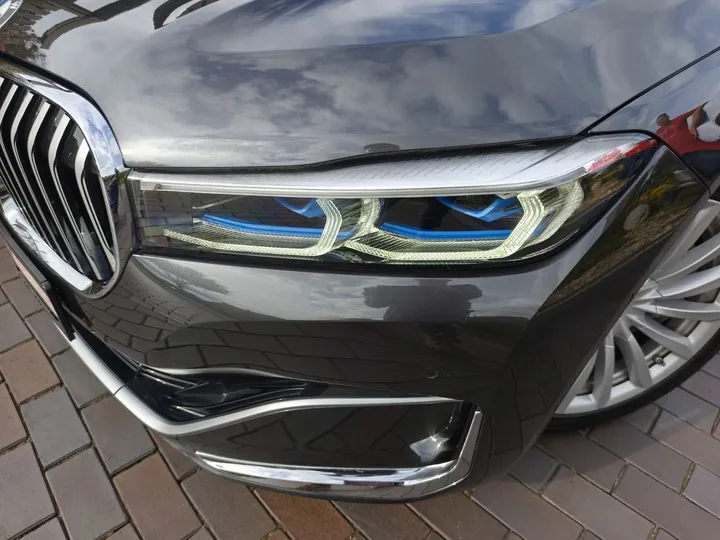 BMW 750