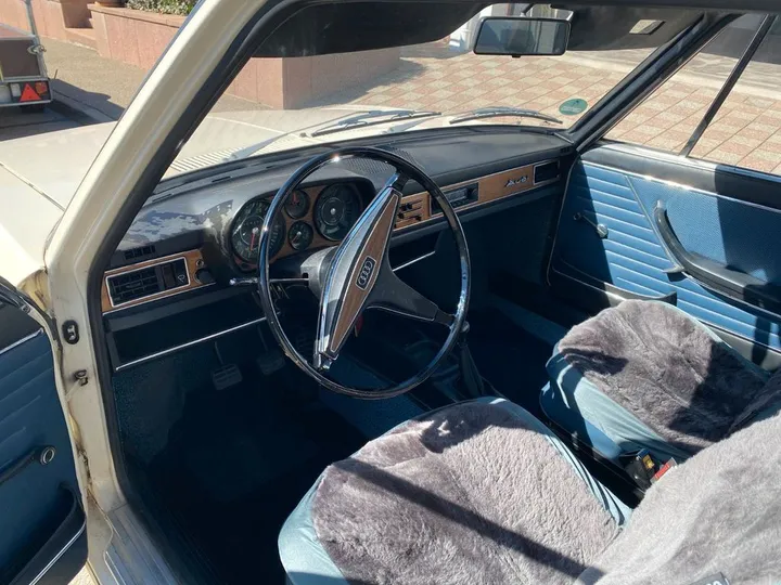 Audi 100