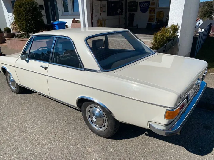 Audi 100