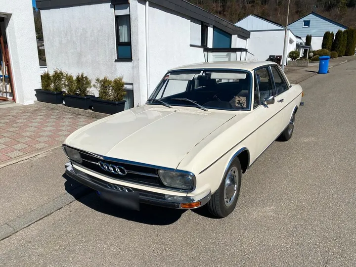 Audi 100