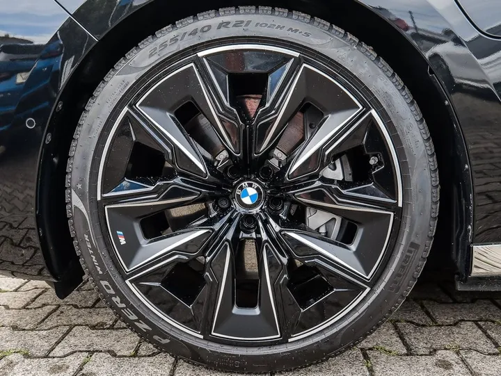 BMW 750