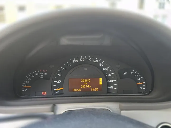 Mercedes-Benz C 180