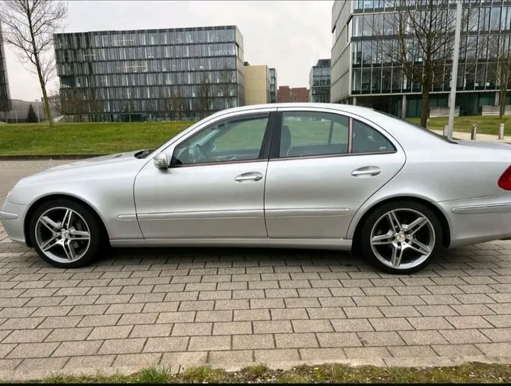 Mercedes-Benz E 320