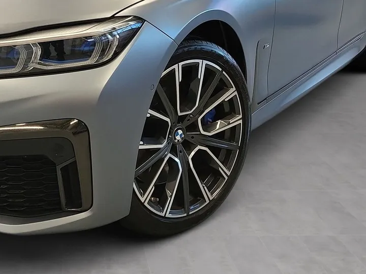 BMW 750