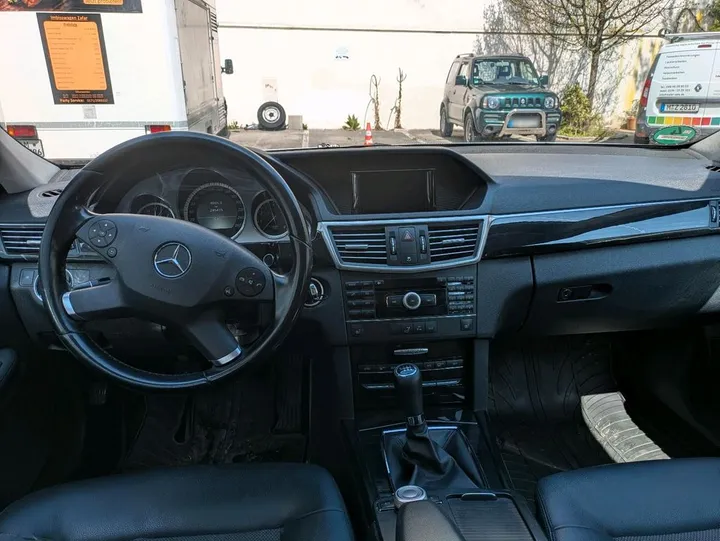 Mercedes-Benz E 200