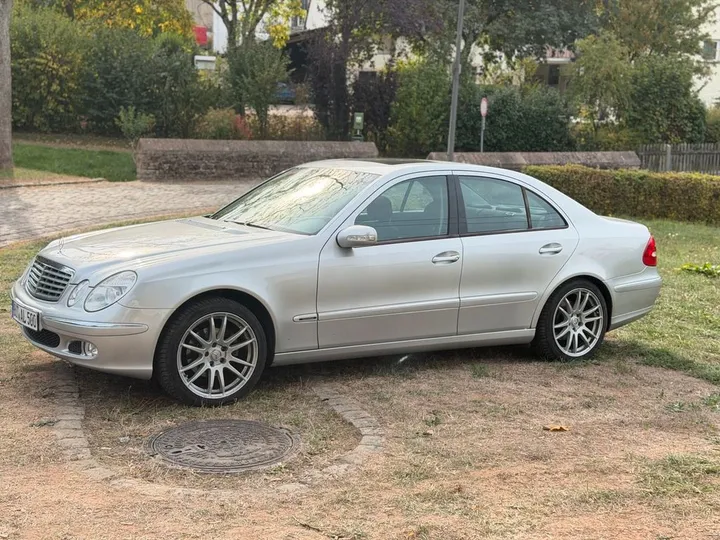 Mercedes-Benz E 240