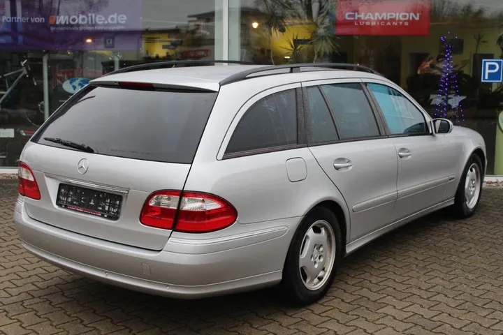 Mercedes-Benz E 320