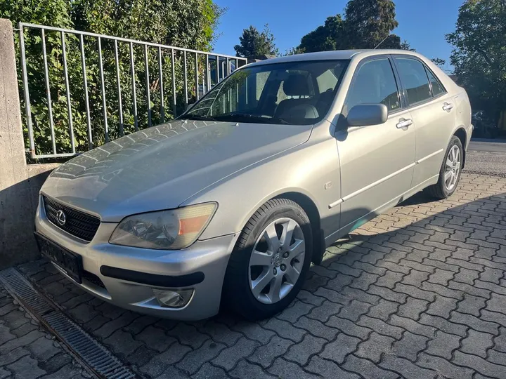 Lexus IS 200
