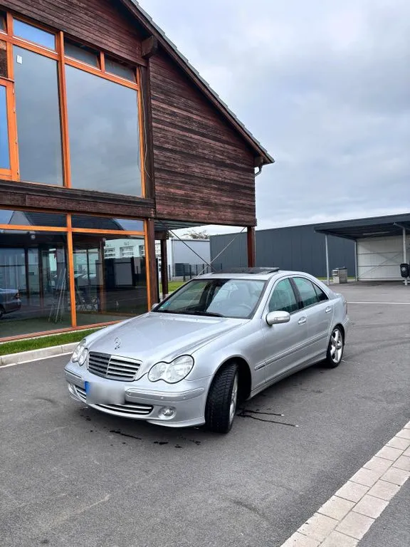 Mercedes-Benz C 220