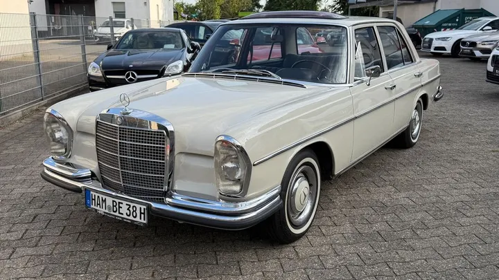 Mercedes-Benz 250