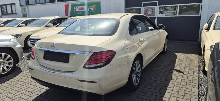 Mercedes-Benz E 200