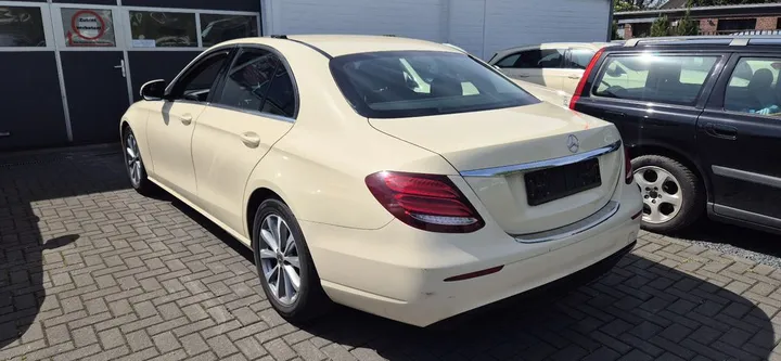Mercedes-Benz E 200