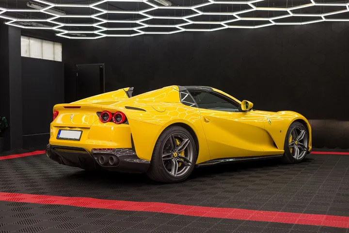 Ferrari 812