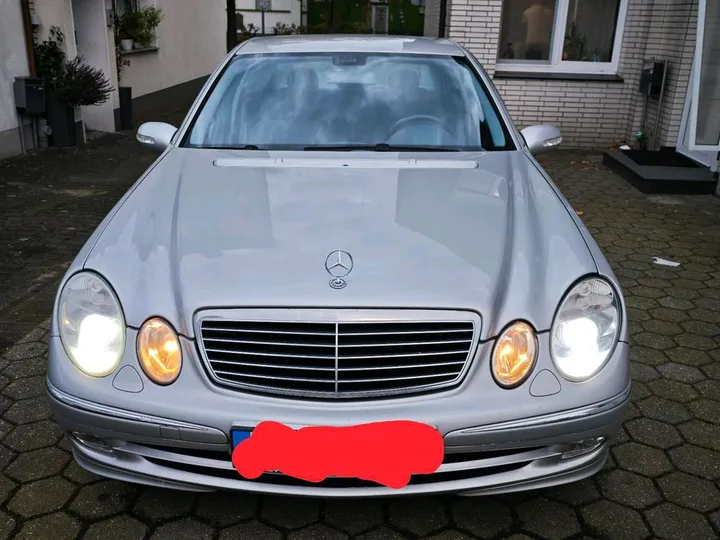 Mercedes-Benz E 240