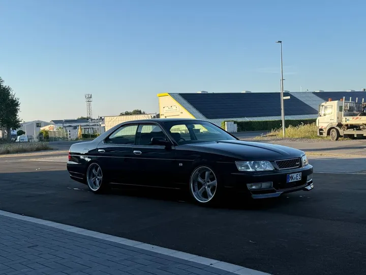 Nissan Laurel