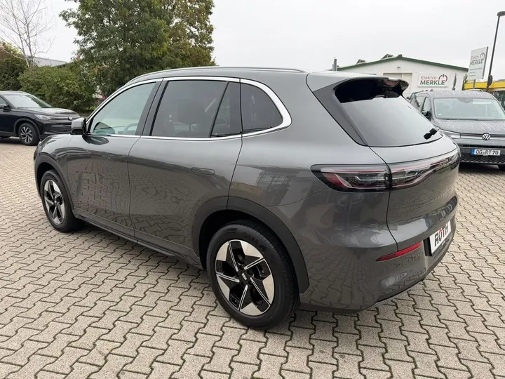 Geely E5