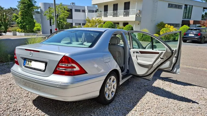 Mercedes-Benz C 200